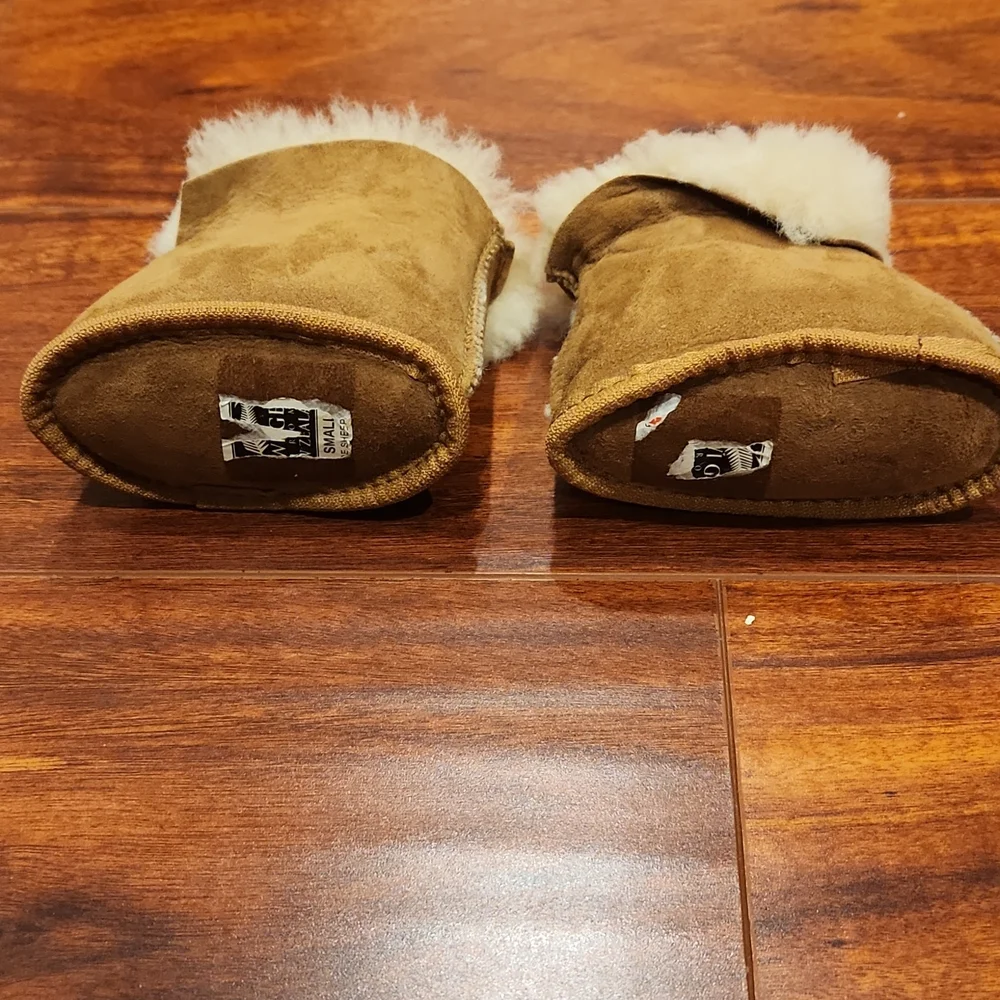 NWOT Made in New Zealand Baby Boots size S